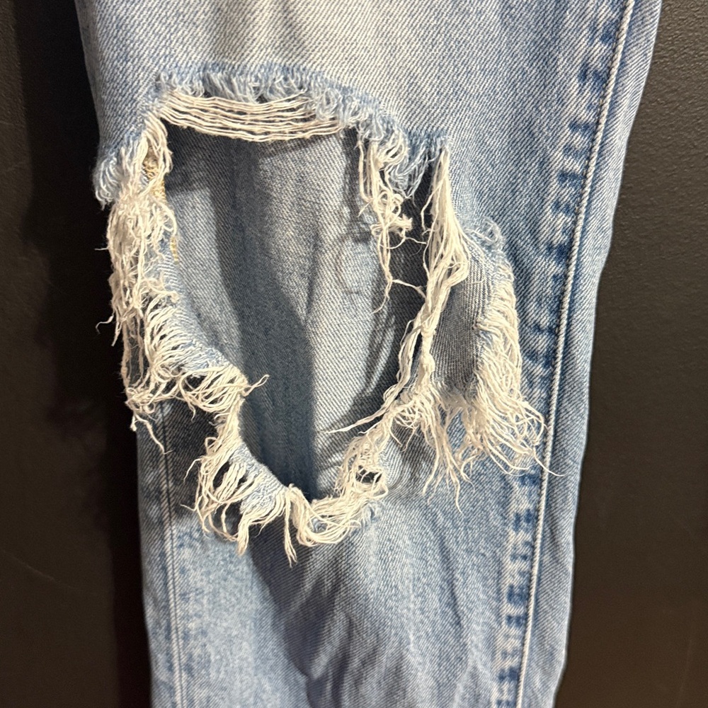 All Saints Amy Destroyed Girlfriend Jeans in Light Wash Size: 28 Inseam: 28” - Picture 4 of 9